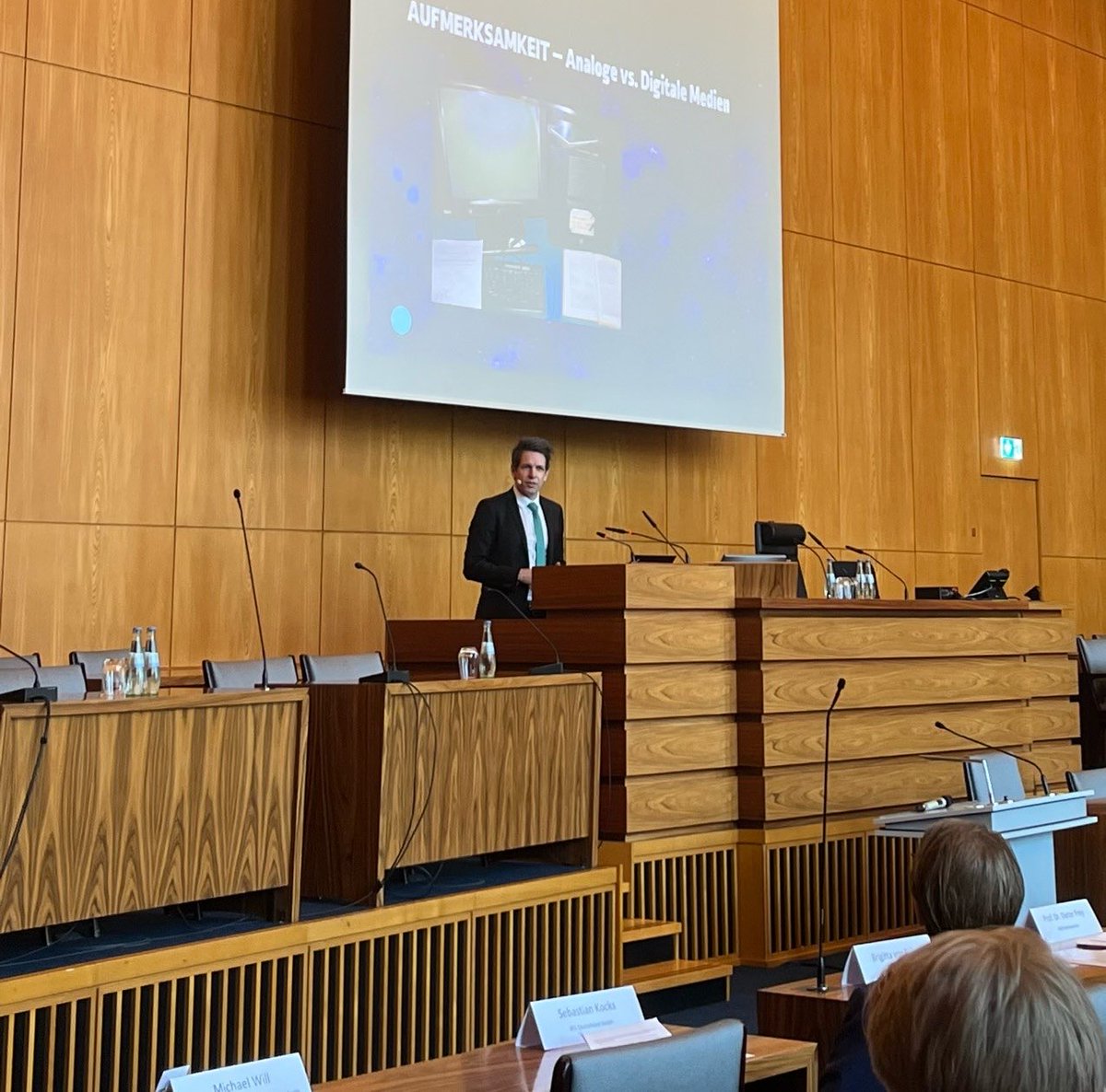 Beim Kölner Forum Medienrecht durfte ich vor 2 Wochen über die Bedrohung digitaler Monopole sprechen - vielen Dank für die Einladung