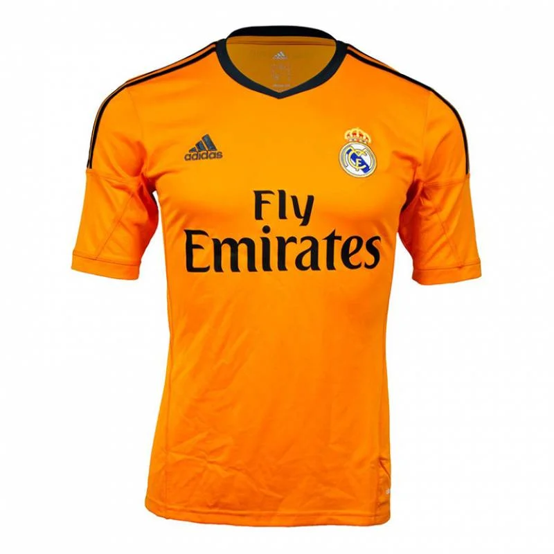 Footballtweet's tweet photo. Which player do you think of first when you see this shirt? 🤔🔥 https://t.co/G5fGcxo4ZL