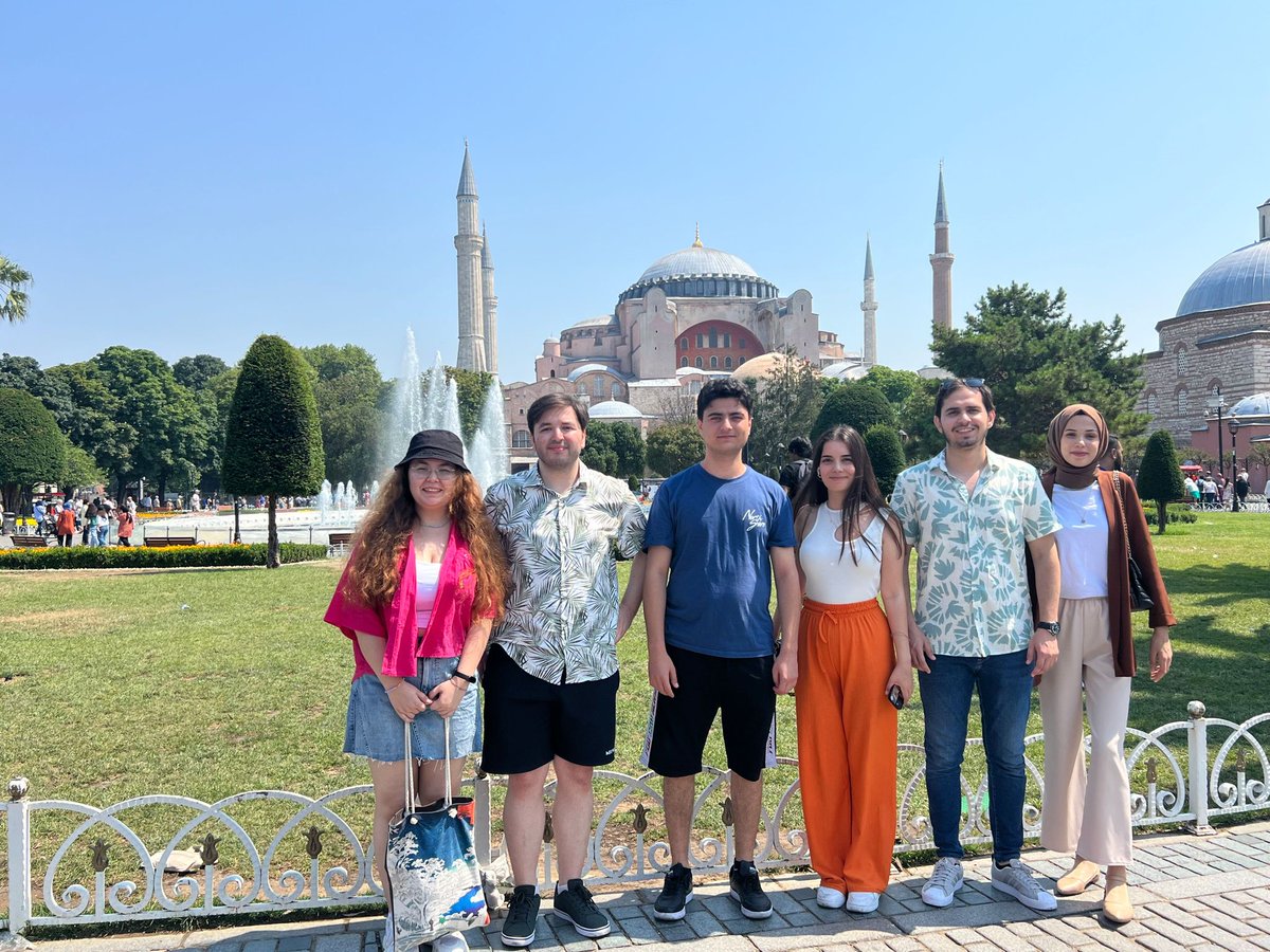 indexgrup's tweet image. Anadolu’nun Genç Yüzü Bilişimle Aydınlanıyor staj programımız kapsamında İstanbul kültür turumuzu gerçekleştirdik. ✨✨

Çok keyifli geçen turumuzda İstanbul’un kültürel zenginliklerini hep birlikte ziyaret ettik. 🤗

 #indexgrup #kulturturu #stajprogramı #anadolunungencyuzu