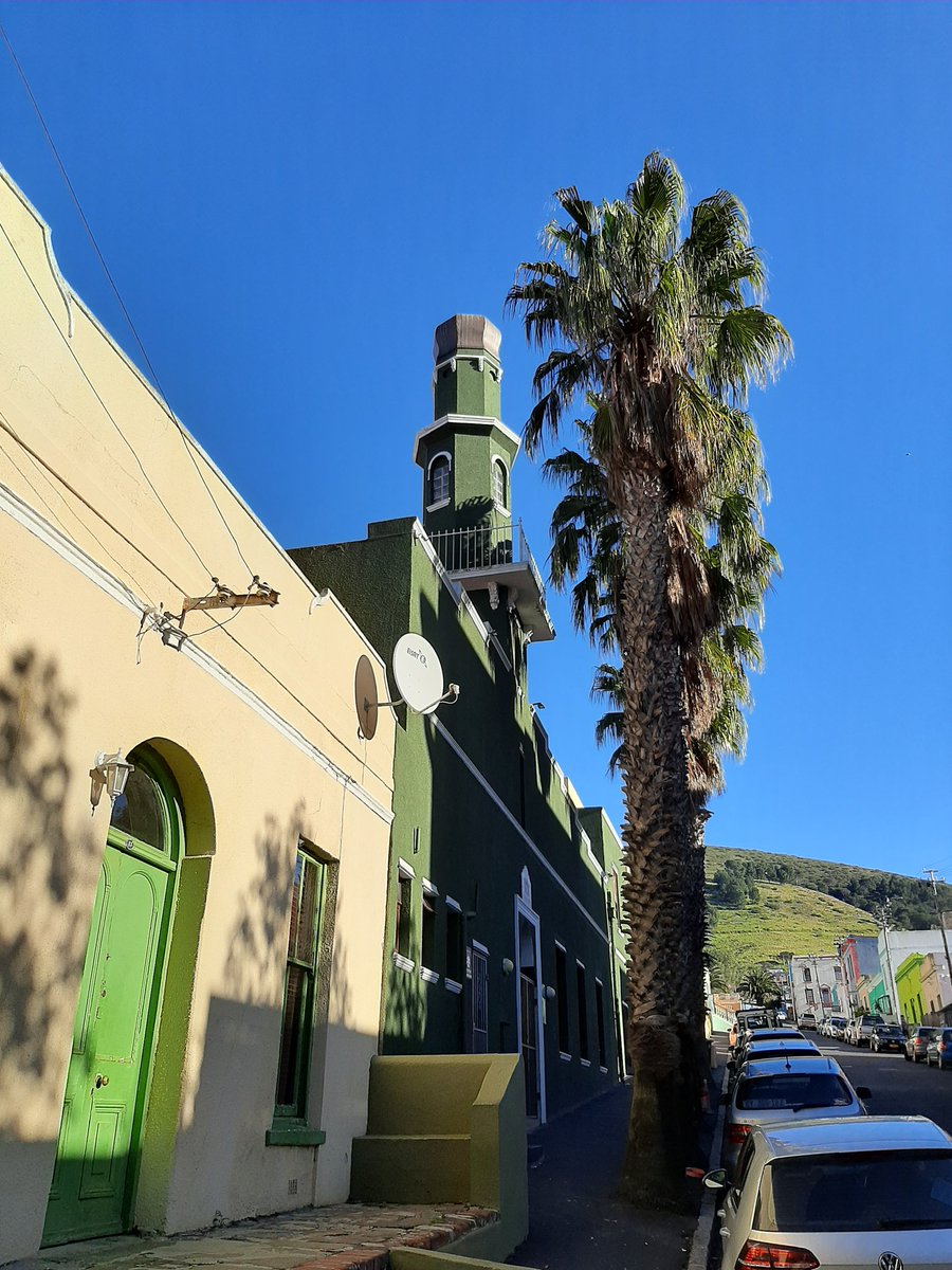 MuhammadBadsha's tweet photo. Auwal Masjid, first in SA

Imam Abdullah ibn Abdus Salaam of Indonesia was jailed on Robben Island in 1780 by the Dutch.

On release in 1793 he set up the first Madressa and in 1794 the first Masjid.

In 1809 Saartjie van die Kaap, a Muslim woman, made the land over to the Masjid https://t.co/Pq4AFxSqdL