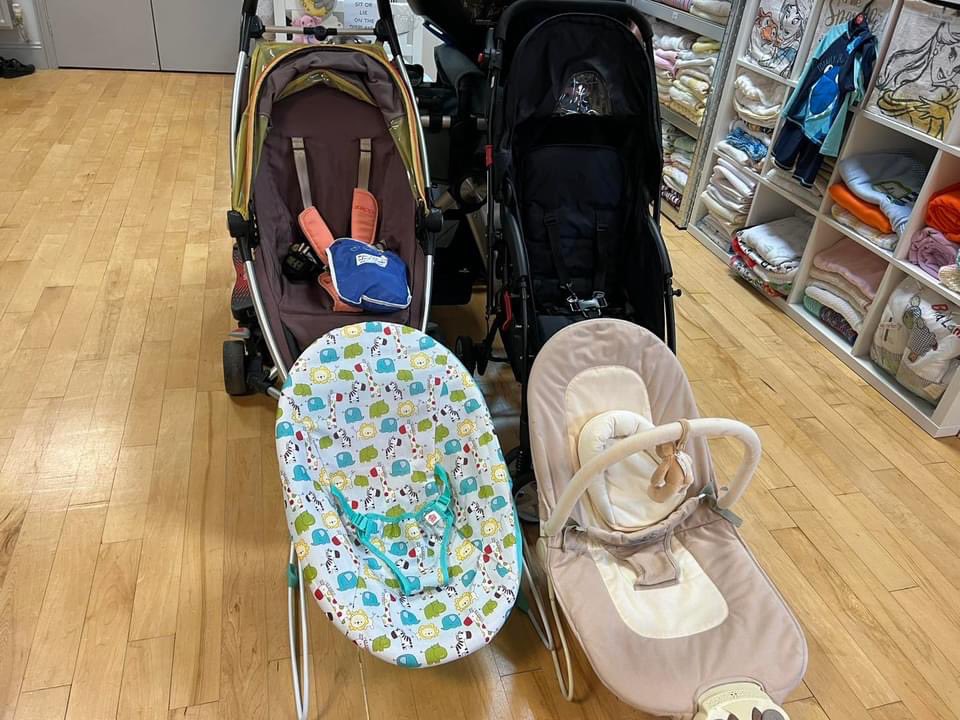 bumps_beyond's tweet photo. We are open today 9.30-1.30 . Pop in , we have loads of summer clothing , we have 2 white toddler beds and  1 wooden cot bed all with mattresses . We work on a first come first served basis . We will not reserve any item.
The Bumps &amp; Beyond Team 😊🌈 https://t.co/SLhxrcRHte