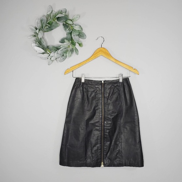 SilverSirena1's tweet photo. So good I had to share! Check out all the items I'm loving on @Poshmarkapp #poshmark #fashion #style #shopmycloset #vintage: https://t.co/cw3kGo21O2 https://t.co/UqsPwrztA6