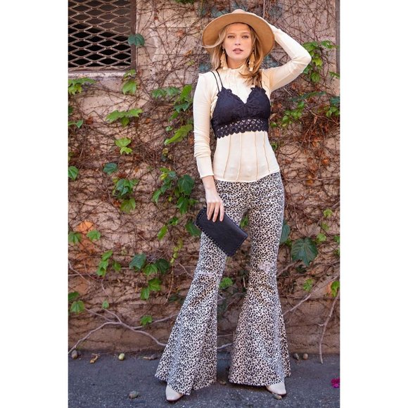 jabryan21's tweet photo. So good I had to share! Check out all the items I'm loving on @Poshmarkapp from @sensual_shoes #poshmark #fashion #style #shopmycloset #easel #verabradley #freepeople: https://t.co/0xEIc3Vtyx https://t.co/KtEh5A8kz5