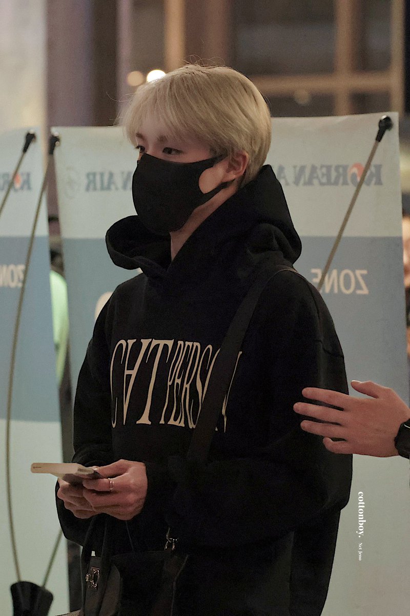 cottonboy0423's tweet photo. 🍬230712 LAX
이젠진짜🇰🇷으로…✈️
#제노  #JENO  #NCT #NCTDREAM #엔시티드림 https://t.co/rHgapVmpjg