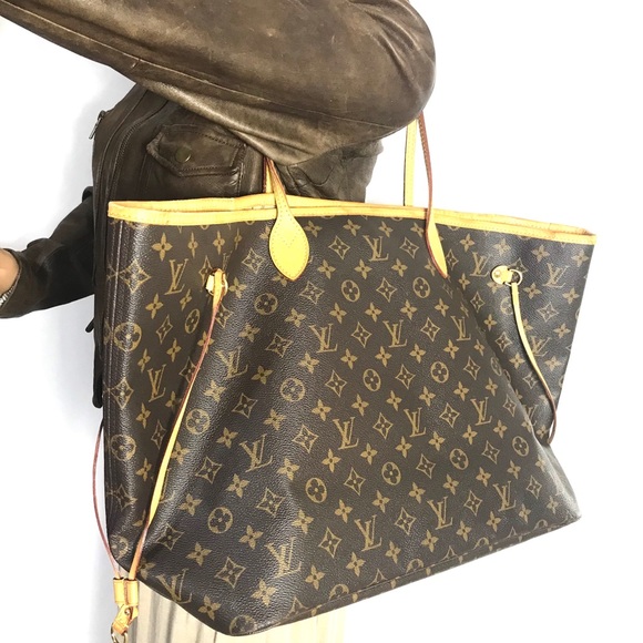 ShannonNic50's tweet photo. So good I had to share! Check out all the items I'm loving on @Poshmarkapp #poshmark #fashion #style #shopmycloset #louisvuitton #saintlaurent: https://t.co/T6XWGc0Q6j https://t.co/zd9th0VstU