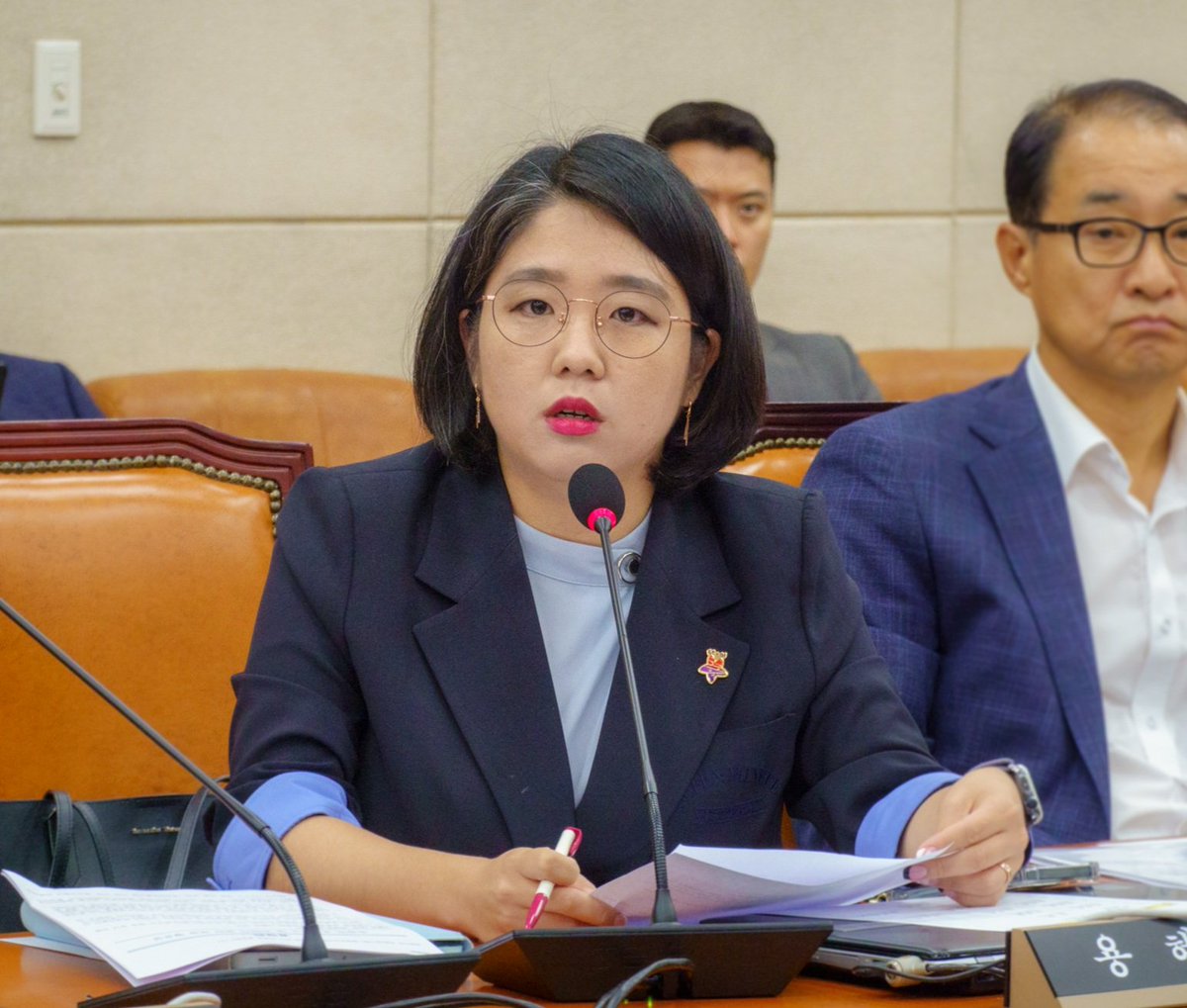 《이태원참사 특별법 공청회 국민의힘 불참 유감》

오늘 진행된 이태원참사 특별법 공청회에서 국민의힘 의원들은 유가족의 공청회 참관, 야당 추천 진술인의 자격 등을 문제 삼더니, 결국 불참을 선언하고 전부 퇴장해버렸습니다. 참사 이후 지난 8개월간 보여온 진상규명 방해, 정부 책임 면피를 또