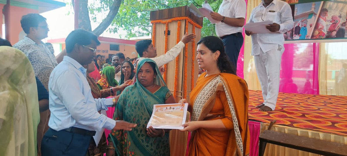 DM MIRZAPUR - मेरी माटी-मेरा देश (@dm_mirzapur) on Twitter photo मेरा गांव-मेरा गौरव कार्यक्रम अन्तर्गत ग्राम पंचायत हरदी सहिजनी में D M. दिव्या मित्तल द्वारा जन कल्याणकारी योजनाओं के लाभार्थियों- घरौनी, प्रधानमंत्री आवास, विभिन्न पेंशन, गोल्डन कार्ड आदि का वितरण किया गया प्रमाण पत्र।
<a href="/CMOfficeUP/">CM Office, GoUP</a> <a href="/ChiefSecyUP/">Chief Secretary, GoUP</a> <a href="/divyamittal_IAS/">Divya Mittal</a> <a href="/InfoDeptUP/">Information and Public Relations Department, UP</a> मेरा गांव-मेरा गौरव कार्यक्रम अन्तर्गत ग्राम पंचायत हरदी सहिजनी में D M. दिव्या मित्तल द्वारा जन कल्याणकारी योजनाओं के लाभार्थियों- घरौनी, प्रधानमंत्री आवास, विभिन्न पेंशन, गोल्डन कार्ड आदि का वितरण किया गया प्रमाण पत्र।
<a href="/CMOfficeUP/">CM Office, GoUP</a> <a href="/ChiefSecyUP/">Chief Secretary, GoUP</a> <a href="/divyamittal_IAS/">Divya Mittal</a> <a href="/InfoDeptUP/">Information and Public Relations Department, UP</a>