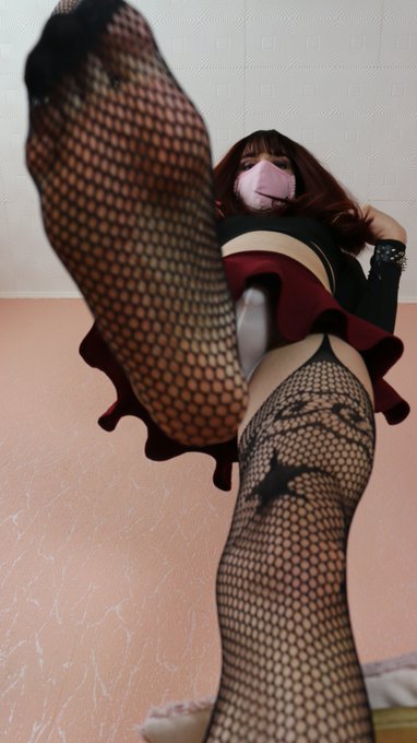 Would you like to be under my feet? I love to feel your helplessness 😈  I make your fantasies come true<a href="/tag/giants"class="tags"><span>#giants</span></a><a href="/tag/giantess"class="tags"><span>#giantess</span></a><a href="/tag/sizetwitter"class="tags"><span>#sizetwitter</span></a>