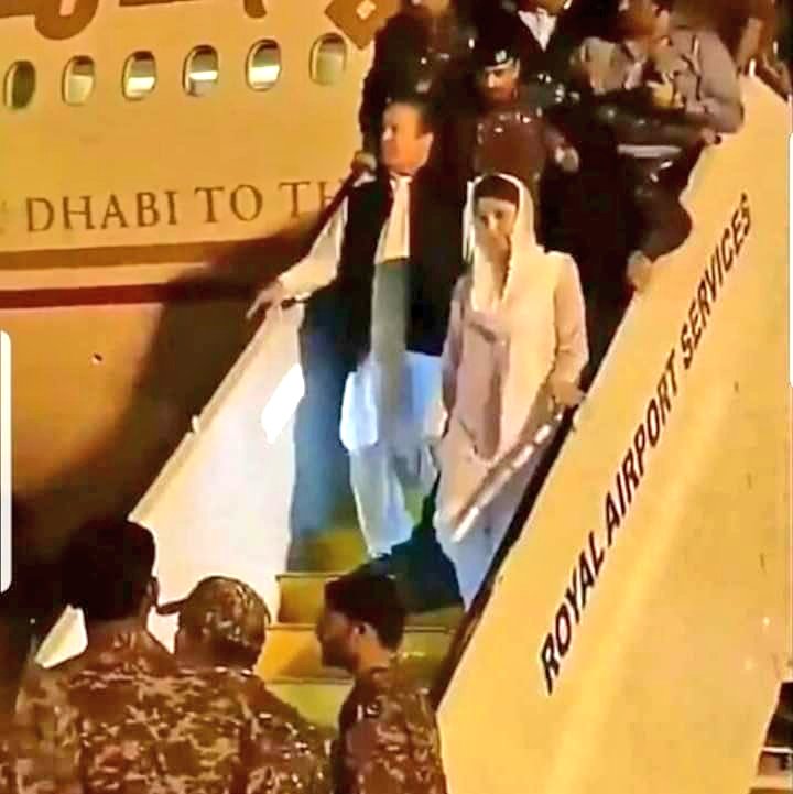 Zaurezkhan1's tweet photo. Never took dictation! 
Never bowed down! 
Never succumbed to pressures! 
He refused to compromise on his ideology!
Today, Nawaz Sharif and his narrative have won over the hearts of millions of Pakistanis!
#جس_دھج_سے_کوئی_مقتل_میں_گیا 
@MaryamNSharif https://t.co/XHizAfbvUZ