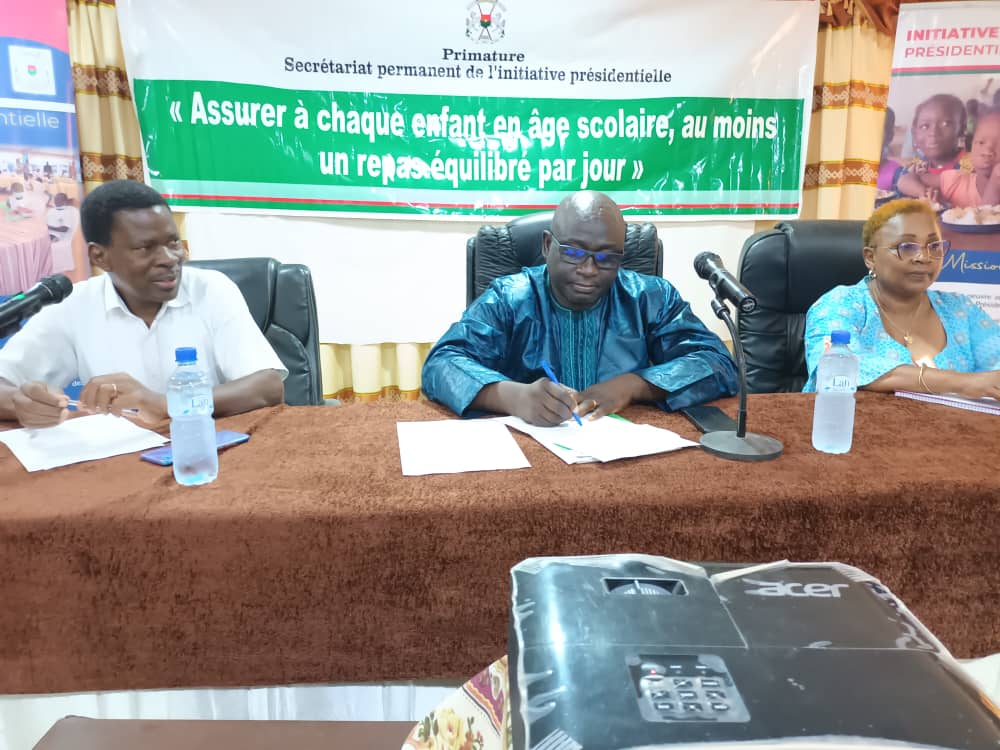 sigbf's tweet photo. Bilan 2022 de l’#Initiative_présidentielle : un #satisfecit dans la mise en oeuvre des activités

Lire👇👇👇
https://t.co/RhiCbjULfO

#Com_Gouv_BF 
#SIGBurkina 
#BurkinaFaso https://t.co/uAn213enax