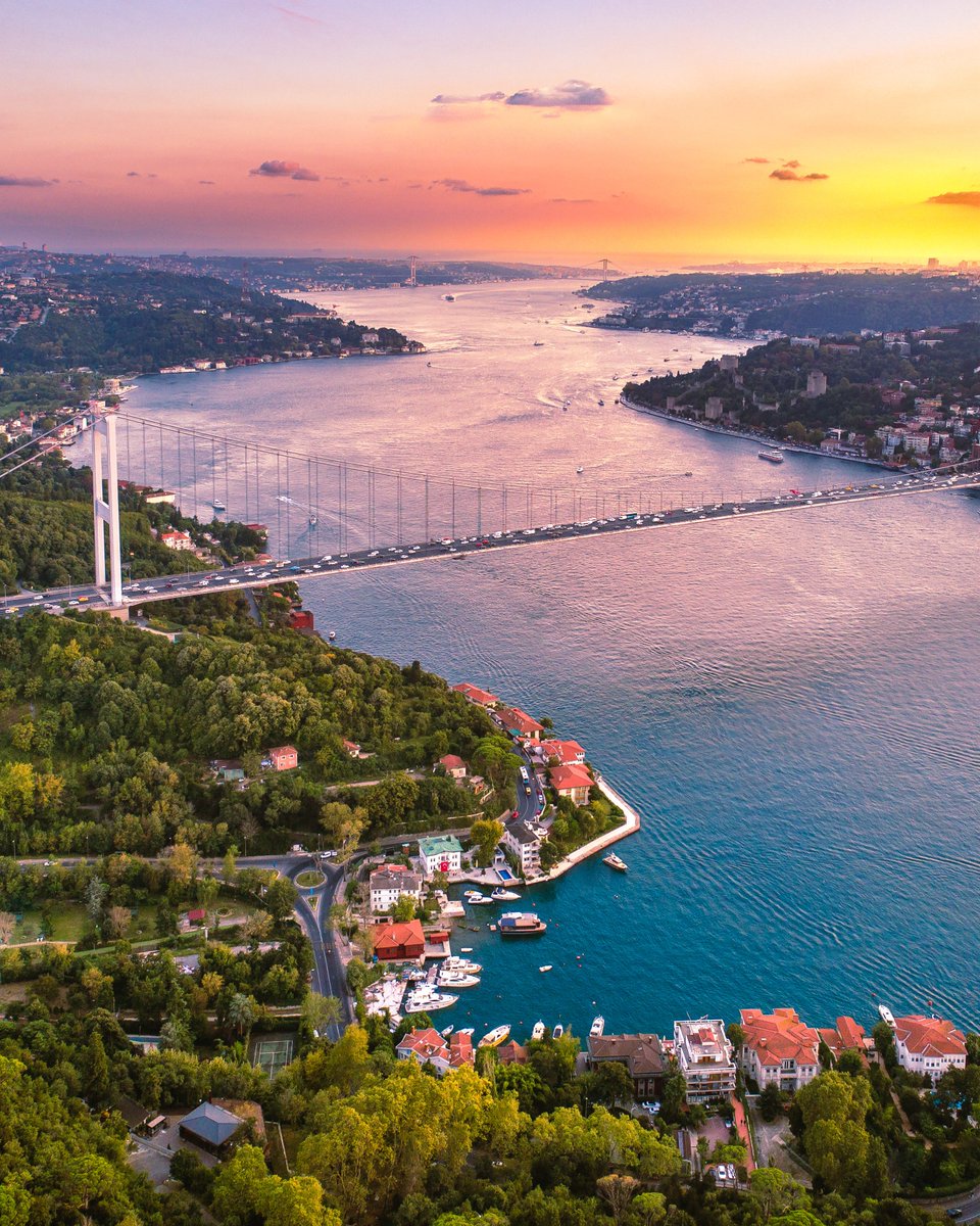 Four Seasons Hotels #Istanbul is at the top of Europe with two hotels! 😍 While @FSSultanahmet has been voted the Favourite City Hotel in Europe, Four Seasons Bosphorus has taken second place in Travel + Leisure’s annual survey