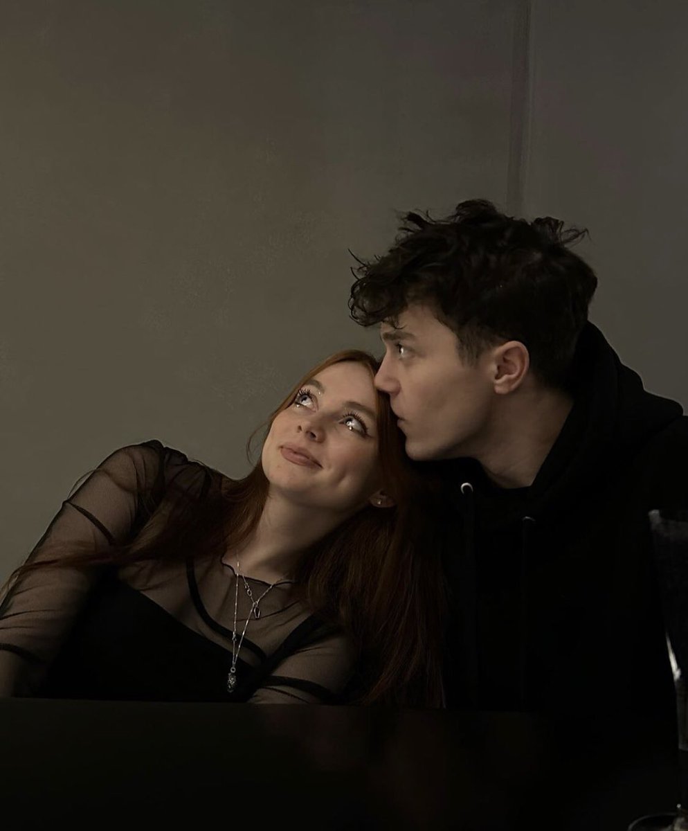 IWxasley's tweet photo. 🧡🖤 ! @aphpoem https://t.co/g0GKLdUo9l