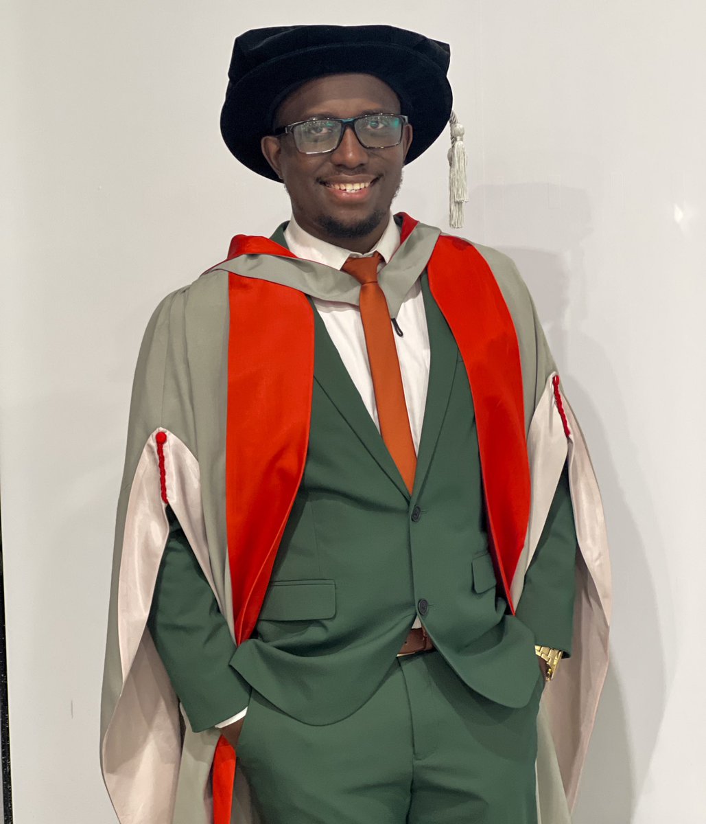 akustyxx's tweet photo. Bagged a PhD from the 9th best University in the world, and I made sure I had all the colours of the Malawi flag on 🇲🇼 https://t.co/dWm89mk7PY