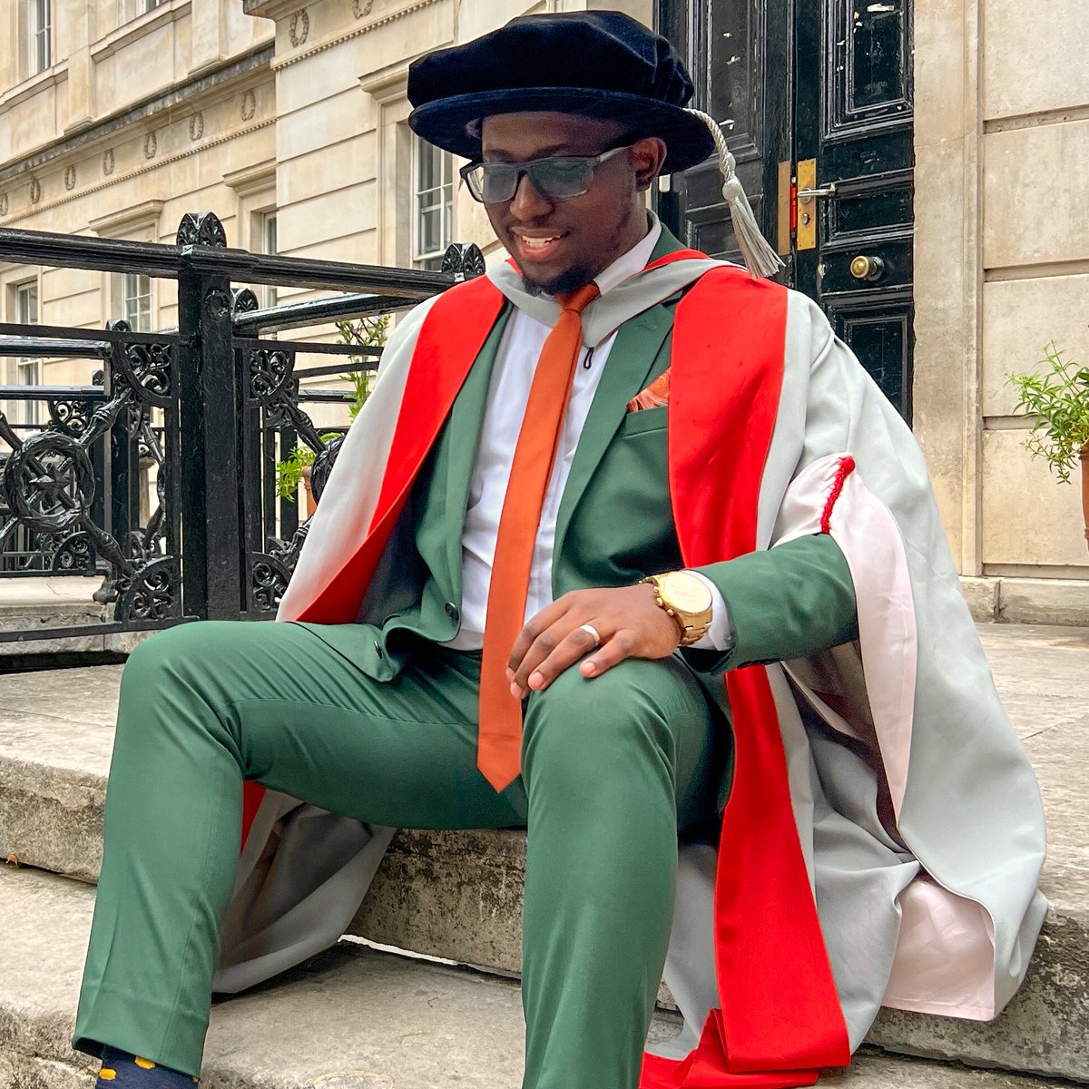 akustyxx's tweet photo. Bagged a PhD from the 9th best University in the world, and I made sure I had all the colours of the Malawi flag on 🇲🇼 https://t.co/dWm89mk7PY