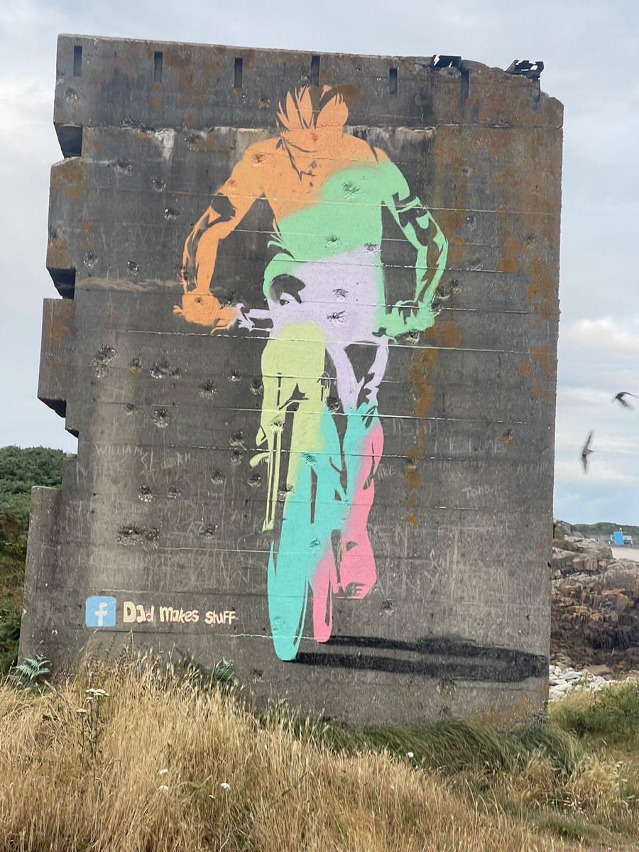 5 meters tall chalk rider for today’s Island Games mountain bike cross country races 

Took me 8hrs!

Still looking for more sponsors of free chalk for the Saumarez Park August 12th event please 😁

£28 a box 
amazon.co.uk/Washable-Non-T…