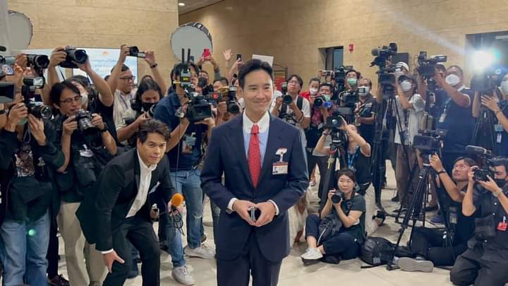 Sunday20215's tweet photo. เข้าสภา 🧡   ❎    #ประชุมสภา                                         รันเวย์  🧡     ✅ #โหวตนายกรัฐมนตรี #นายกพิธา #โหวตนายก https://t.co/zFf5V8cPwD