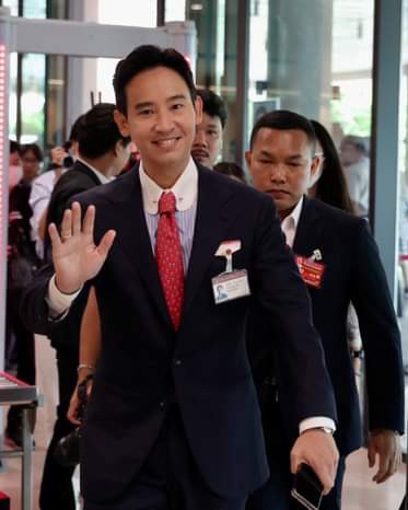Sunday20215's tweet photo. เข้าสภา 🧡   ❎    #ประชุมสภา                                         รันเวย์  🧡     ✅ #โหวตนายกรัฐมนตรี #นายกพิธา #โหวตนายก https://t.co/zFf5V8cPwD