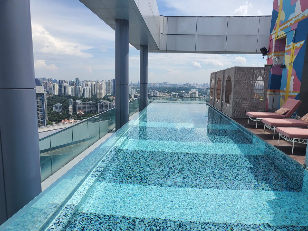 commando42's tweet image. Not moving