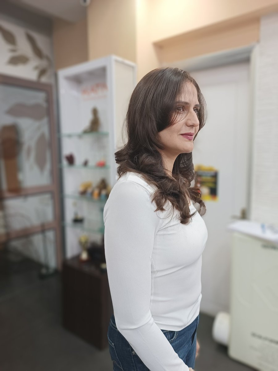 CornerPriscilla's tweet photo. Sharper layers that accentuate the bone structure and a side swept fringe to freshen up the look is what @junetomkynshair Creative Director @CornerPriscilla did for our client Tripti
#hairbypriscillacorner #sharperhairlayers #hairstructure #layeredhair #layeredhairstyle https://t.co/5HZpRZnMeY