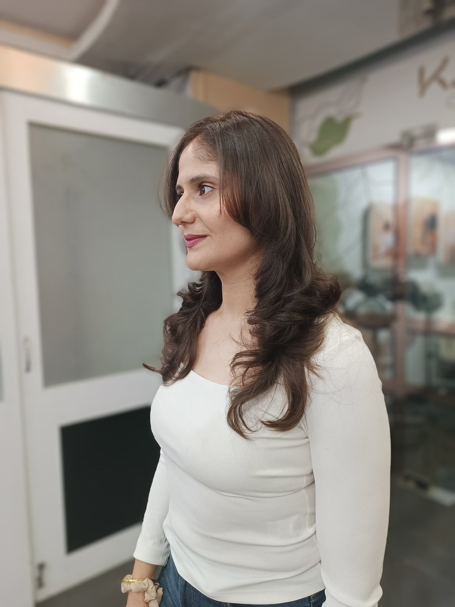 CornerPriscilla's tweet photo. Sharper layers that accentuate the bone structure and a side swept fringe to freshen up the look is what @junetomkynshair Creative Director @CornerPriscilla did for our client Tripti
#hairbypriscillacorner #sharperhairlayers #hairstructure #layeredhair #layeredhairstyle https://t.co/5HZpRZnMeY