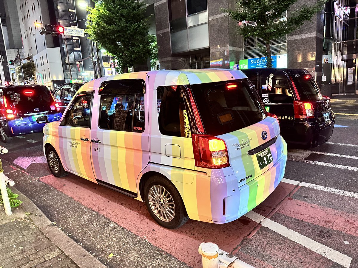 ShiroYumeChan15's tweet photo. Today i saw...

A rainbow taxi 🌈

#randomthings #todayisaw #japan https://t.co/F5QEmR3WoO