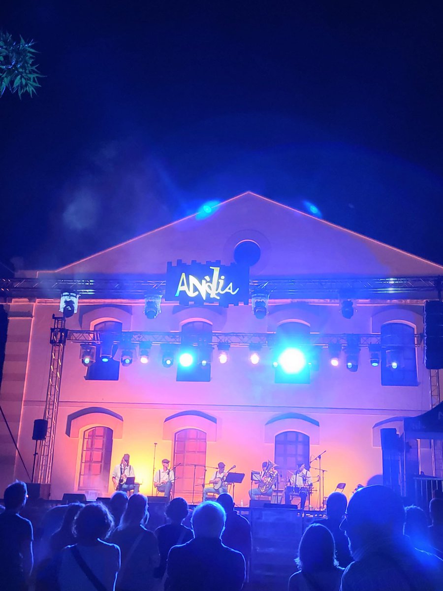 Ajuntament Igualada (@ajigualada) on Twitter photo Ja ha començat l'<a href="/anolia_igualada/">Anòlia Igualada</a> al Pati del Museu. Amb el primer concert a aquest emplaçament s'han rememorat els inicis del festival amb l’actuació d’un grup de jazz igualadí, els Dr. Jazz Friends Ja ha començat l'<a href="/anolia_igualada/">Anòlia Igualada</a> al Pati del Museu. Amb el primer concert a aquest emplaçament s'han rememorat els inicis del festival amb l’actuació d’un grup de jazz igualadí, els Dr. Jazz Friends