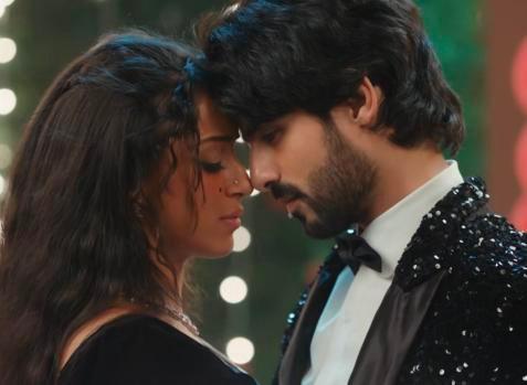 Me to rusha/nayat :
बेक़रार करके हमें यूँ न जाइये 
आपको हमारी कसम लौट आइये ||