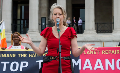 ccccjustice's tweet photo. Today @gailbradbrook is on trial for breaking a Department of Transport window at a climate protest in 2019.  

Since then the British government has issued more than 100 North Sea oil and gas licences.  And more are imminent.

It's the government who should be on trial not Gail! https://t.co/D5vQyhSuIu