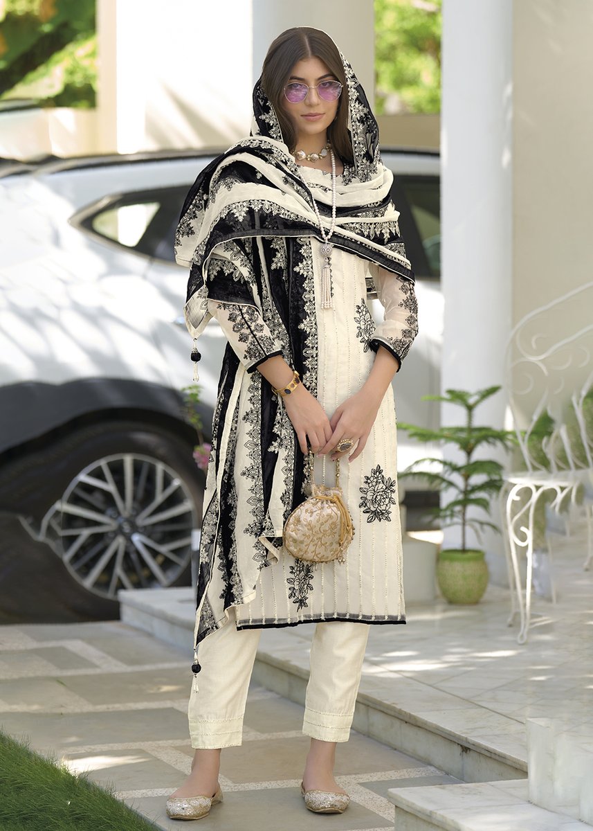 Shop This Trendy White Salwar Suit Now Only at $55.99/- USD – Available Online now for order at Empress-Clothing.com!

Search Product Code – “EB1167”

Shop Now - empress-clothing.com/products/magni…

#EmpressClothing #salwarsuit #salwarsuits #salwarkameez #salwarmaterials #salwarmaterial