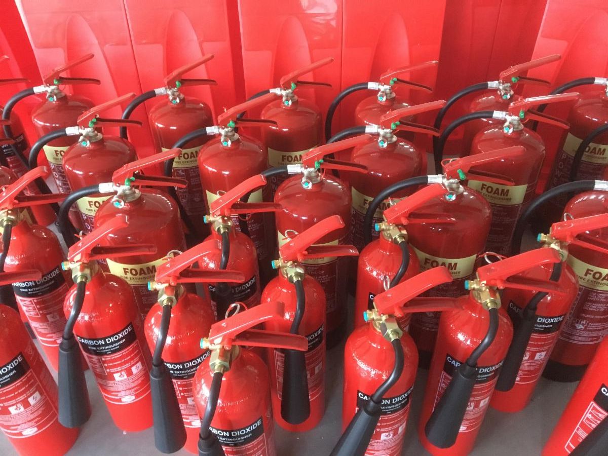 Member Enquiry: One of our members is looking for another member who can collect 20 x 2kg CO2 &amp; 4 x water extinguishers at one of her customers in London, (SW1W 0NR), for her disposal. They will be boxed but not palletised.