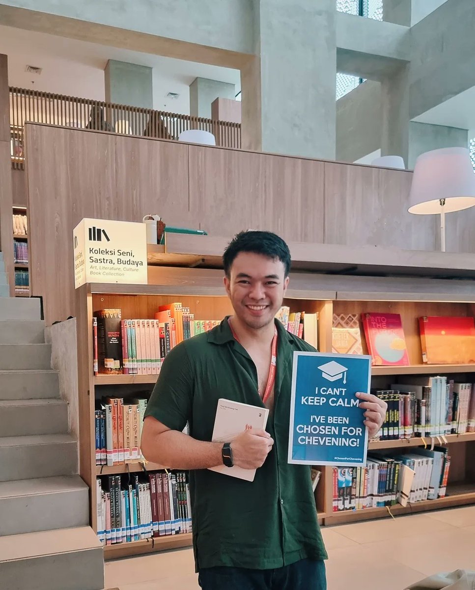 My name is Awi Chin and I'm #ChosenForChevening
Thank you for @CheveningFCDO for this tremendous opportunity, I am able to continue my education at University of Edinburgh for MSc in Creative Writing.

Semoga kita terus percaya dengan mimpi masing-masing ya.