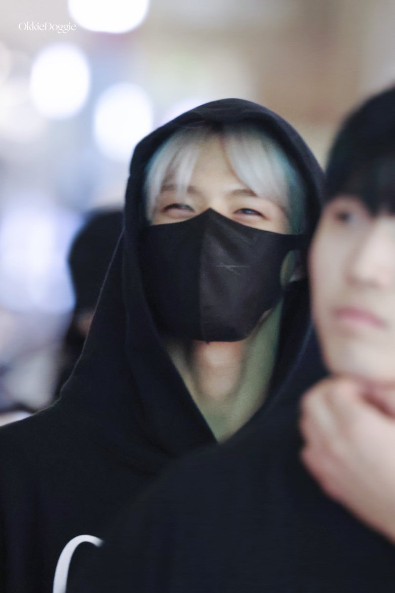 OkkieDoggie_423's tweet photo. 230712 LAX🛫️
The last stop
Safe flight✈️
#JENO #제노 #ジェノ #NCT #NCTDREAM #엔시티드림 https://t.co/4GI5KdliSW