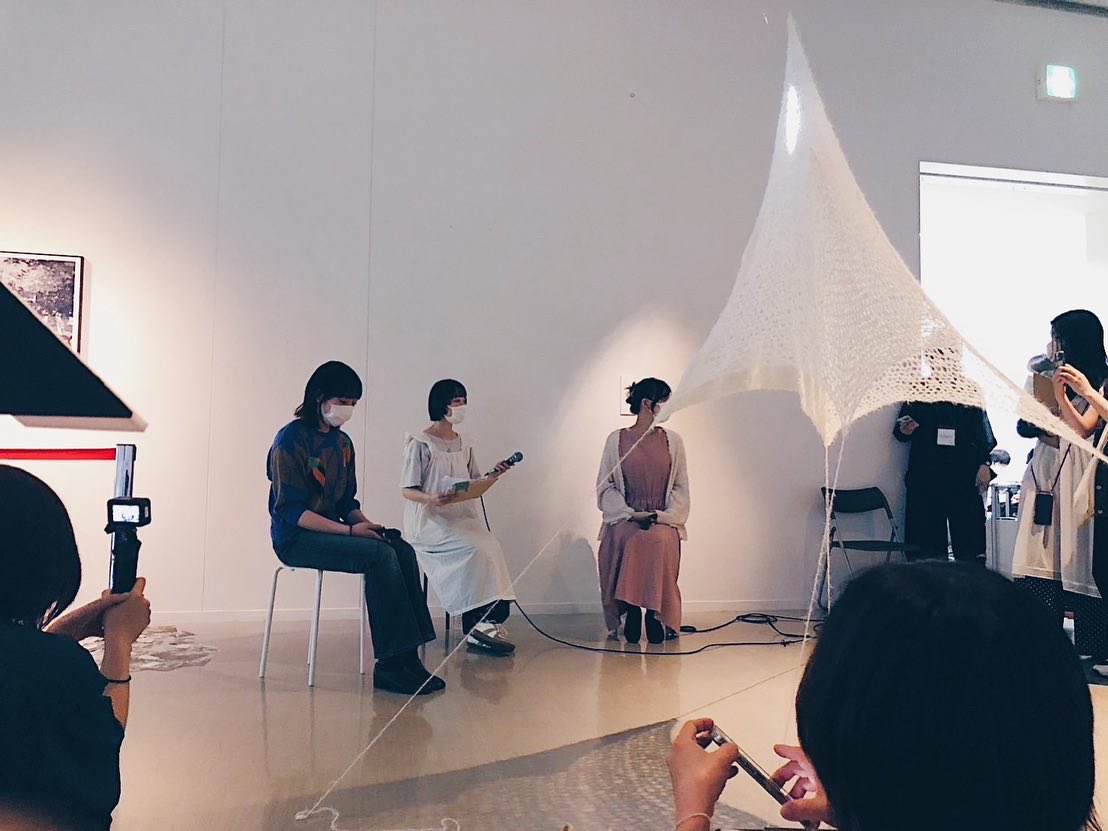 youthis_gr8's tweet photo. 名古屋学芸大学映像メディア学科インスタレーション領域のvmic展で実施された対話型イベントにゲストとして参加させていただきました。イベント後に話しかけてくださった方や、作品の感想を聞きにきてくださった方もいて嬉しかったです。本当に限られた時間でしたがありがとうございました🪐 @vmic2023 https://t.co/IRLATGatBD