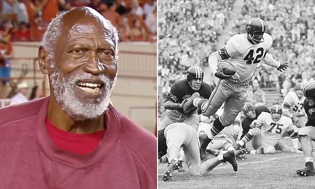 RT @MailOnline: C.R. Roberts, who led USC win over Longhorns in segregated Texas, dies https://t.co/qyXxlFM3Ru https://t.co/JAc63iLCM0