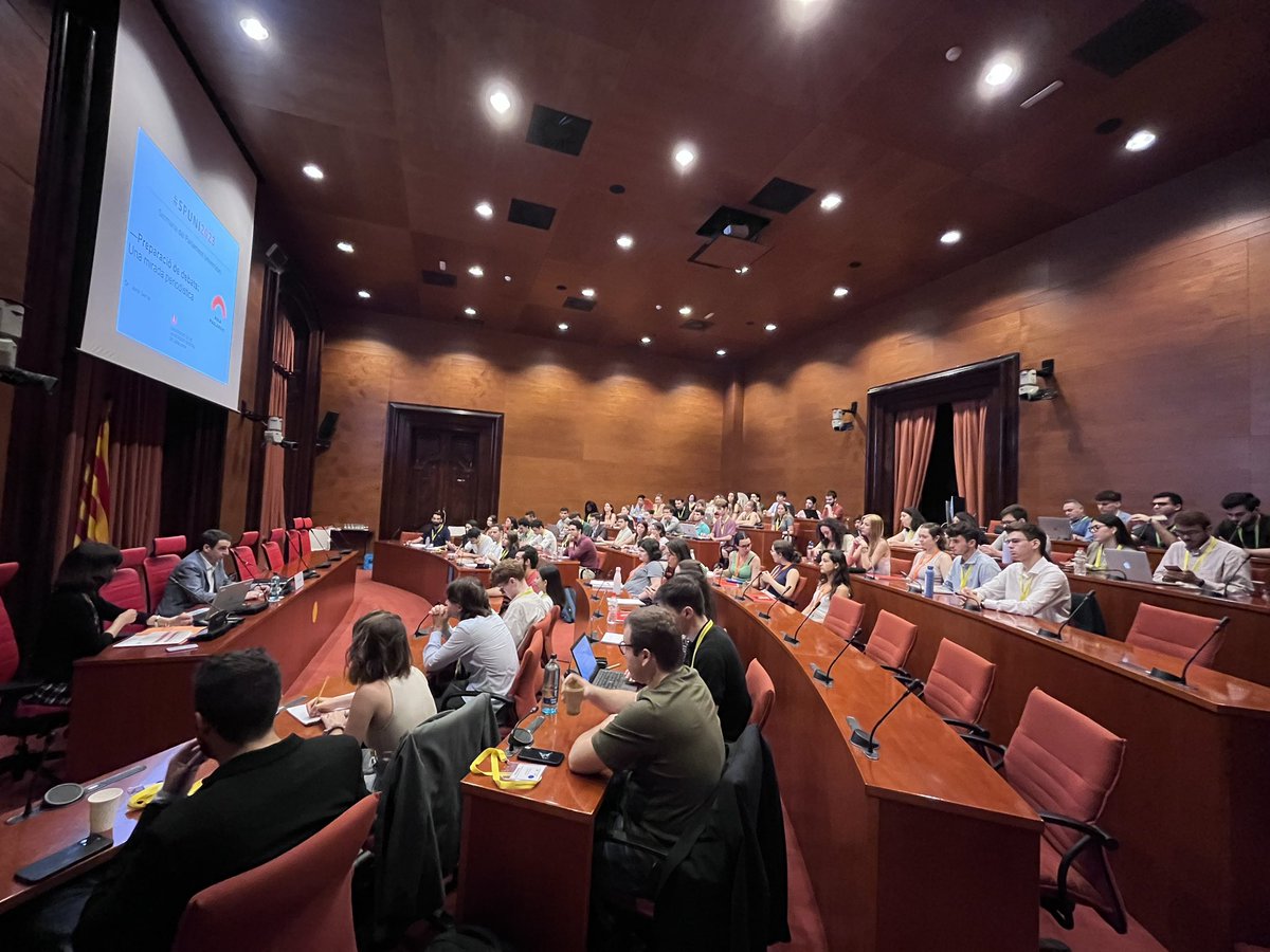 spuni2023's tweet photo. Bon dia! Matí de debats a la #Spuni2023. El Dr. @serrat_jordi (@uvic_ucc), n’explica les claus https://t.co/A03tTlRzYB