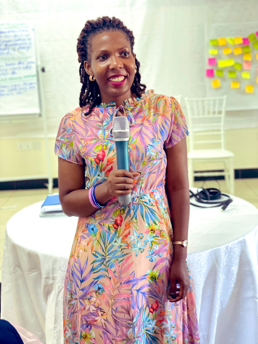 relonuganda's tweet photo. #Mbarara Day3: @edithsherry from @IntRefRights doing a recap session on what participants had learnt on human rights, the international, regional &amp; national laws on #Refugees.
@refugeelawproj @hiltonfound @OxfaminUganda 
#RefugeeLedAdvocacyTraining
#RELONRLOsRightsTraining https://t.co/bTpUuiHbK9