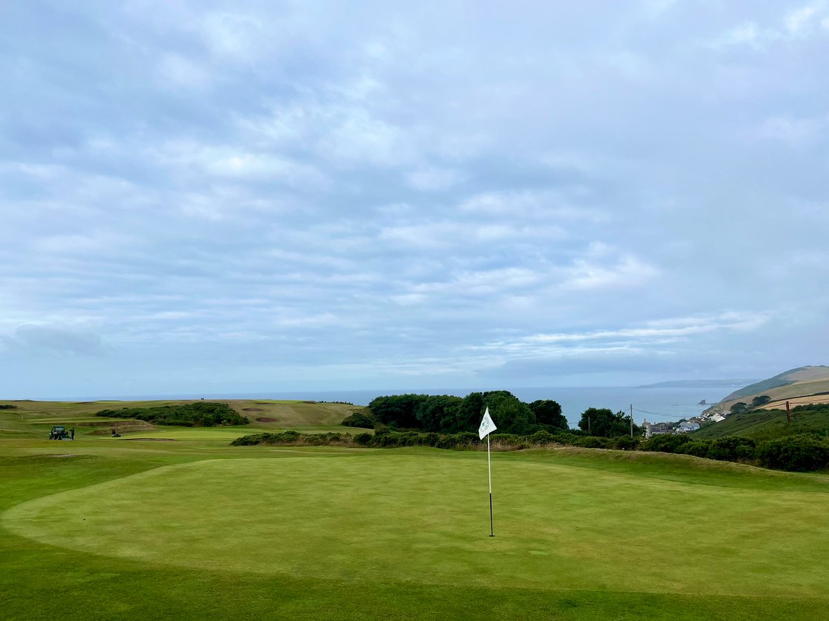 An overcast start to the day, but the golf course is in perfect condition for today’s Senior’s Open.  Best of luck to all competitors… enjoy your day! 🏌️⛳️🏆 <a href="/PLsportsnews/">PlymouthSportsNews</a> #SWGolf #PlayTheBay