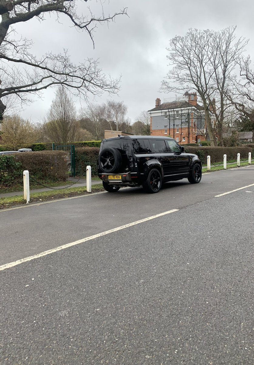 🏖️ SUVs are on holiday!

Private schools in Dulwich are now on their summer break which means the surrounding roads are blissfully clear of cars.

SUVs parked on double yellow lines and doing 99 point turns, usually a daily occurrence, are noticeably absent this week.

#AndRelax