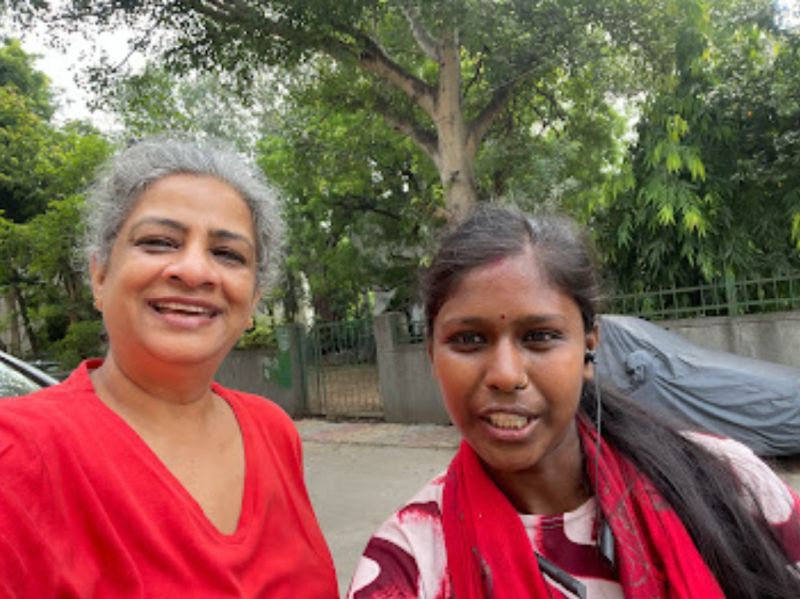Diverse_Dialogs's tweet photo. Stereotype busted! Pooja delivered my #Amazon order this morning.
The first time I have met a female delivery person. Impressed with her gentle &amp; focussed outlook to life and #career 
Wish her more successes and to experiencing many many more women in #logistics #logisticsjobs https://t.co/ok4il1iD14