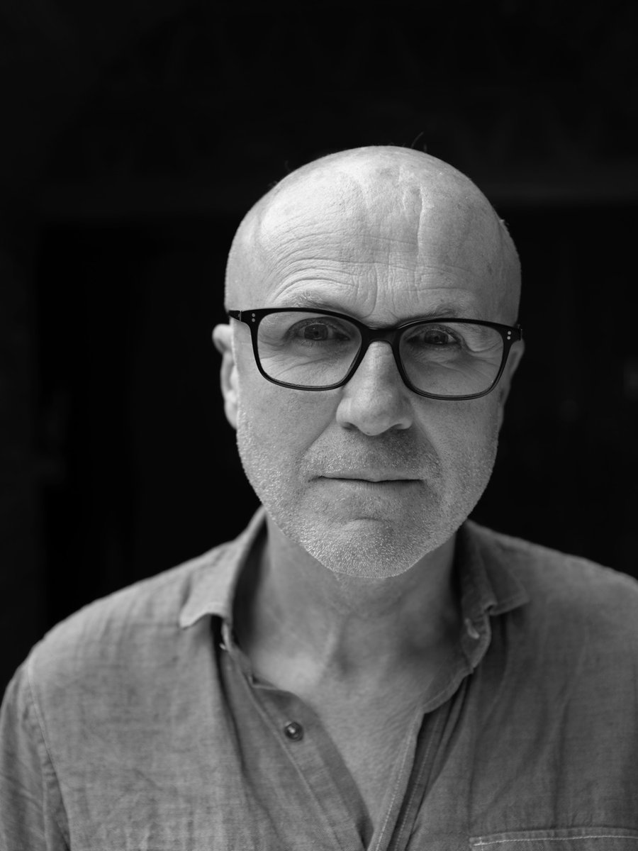 MAV_CITT's tweet photo. [À lire Sur le ring] Rencontre avec #TimCrouch et sa traductrice Catherine Hargreaves à l'occasion de la lecture de la pièce "Les Débutants" le 23 juillet à La Chartreuse dans le cadre du Festival d'Avignon ➡️ https://t.co/wl81ZiVxQR @FestivalAvignon #FDA23 https://t.co/f8ZAOZwpVU