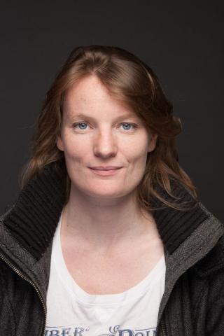 MAV_CITT's tweet photo. [À lire Sur le ring] Rencontre avec #TimCrouch et sa traductrice Catherine Hargreaves à l'occasion de la lecture de la pièce "Les Débutants" le 23 juillet à La Chartreuse dans le cadre du Festival d'Avignon ➡️ https://t.co/wl81ZiVxQR @FestivalAvignon #FDA23 https://t.co/f8ZAOZwpVU