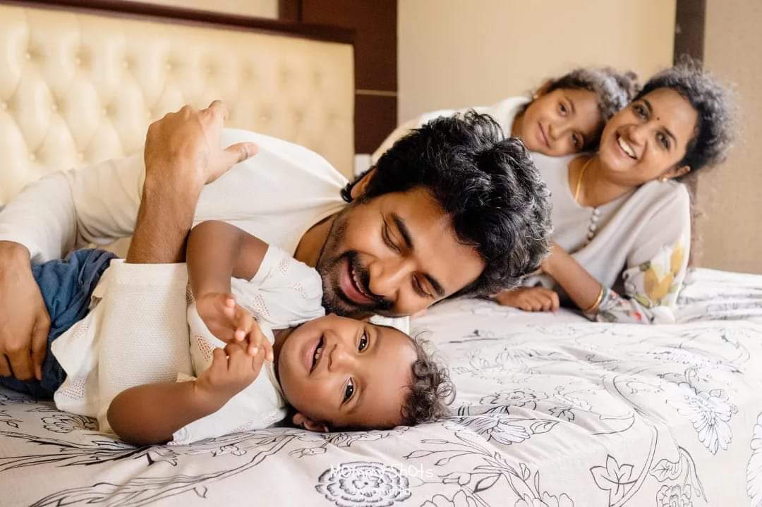 BanuY18's tweet photo. @Siva_Kartikeyan hai anna 😍😍 na banuyuvaraj ennga family ya ennakku rompa pudisierukku my lovely❤❤ family..... 🥰🥰🥰 https://t.co/IBvkVHHyzi