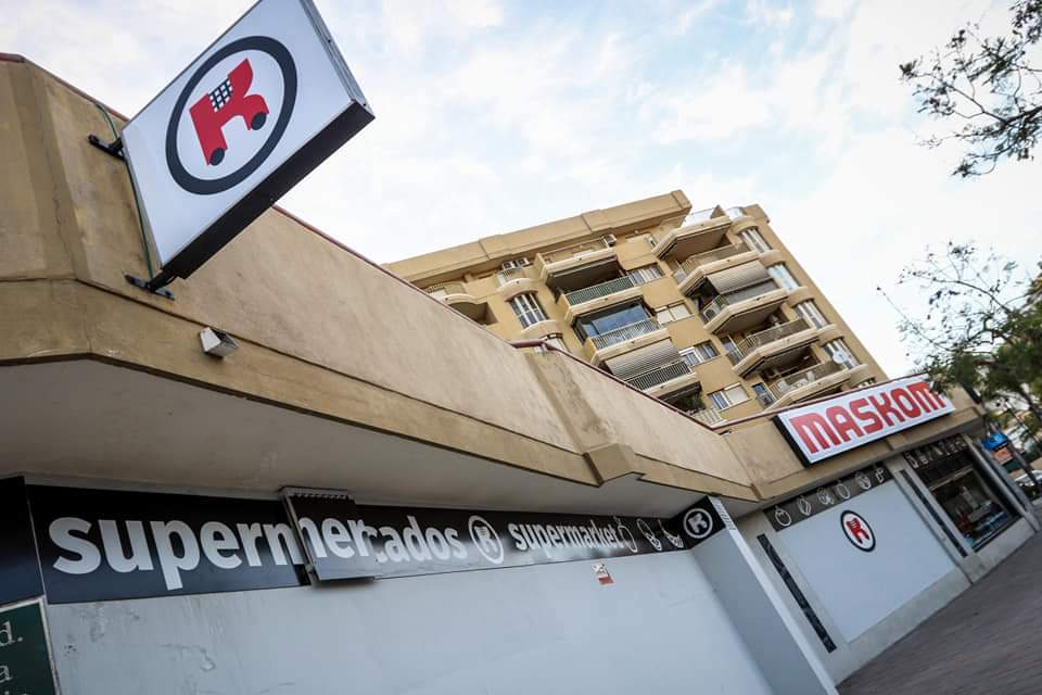 MaskomSuper's tweet photo. 🔴❗ADIVINA, ADIVINANZA❗🔴
Nos encanta jugar y disfrutar de nuestros Supermercados 🛒🛒 y descubrir sus ubicaciones 😍.
¡Os recordamos que somos el único supermercado cien por cien de Málaga! 💙
¿El de hoy lo tienen también fácil?
#Maskom #MaskomSupermercados #Malaga #Calidad https://t.co/pjCqlIMoq4