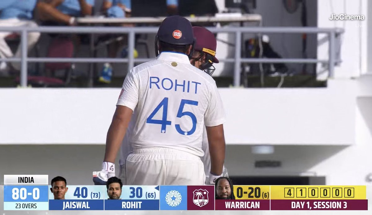 iTiwariAtul's tweet photo. Entire India was watching the batting of Rohit Sharma at 2 am yesterday.

The craze and love for HITMAN is unbelievable. @ImRo45 💥

#INDvsWI https://t.co/GspPTu57j7