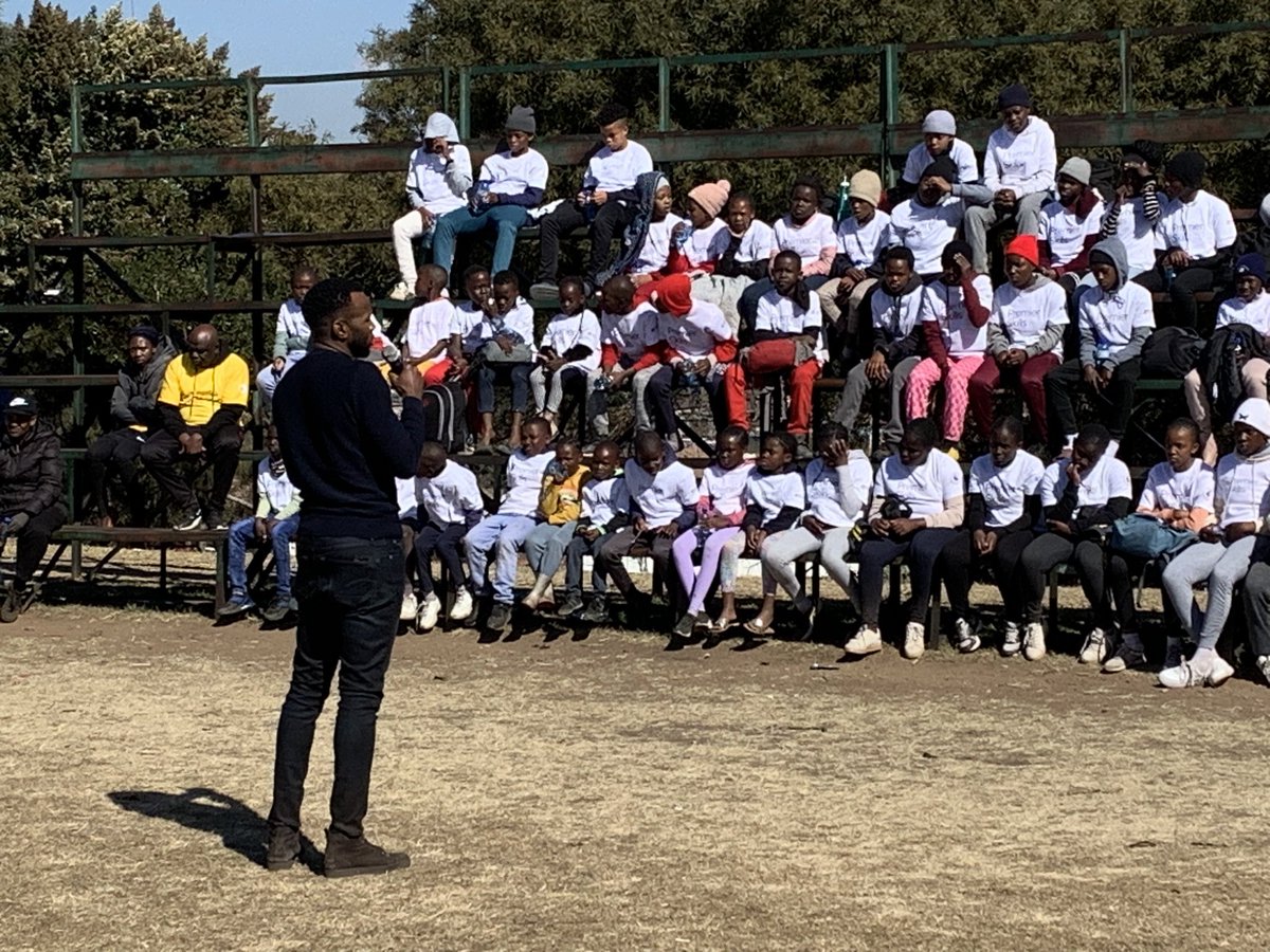Bravo to all the coaches and teachers, and great to meet @BonganiKhumal0, former captain of @BafanaBafana and @SuperSportFC - wonderful to hear him talk to the kids about his journey including to the @premierleague (2/2)