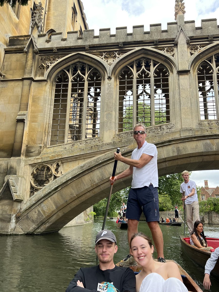 mykidsdoc1's tweet photo. What a glorious 2 days. My baby has graduated- can hardly believe it. So proud of everything he has achieved- totally self driven, unassuming, modest and hardworking. Thank you to all uni staff who help us to turn out wonderful human beings from the teenagers we deliver them. https://t.co/XeI5uHpKXJ
