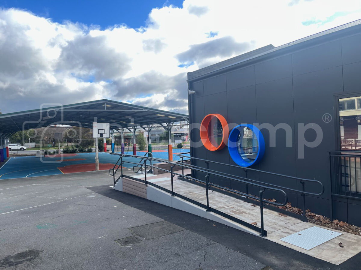 Interclamp's tweet photo. You just can't beat a customer installation photo! Some great snaps of a powder coated double offset DDA system. 

Used some Interclamp products in your latest project? Share your photos with us ➡️ info@interclamp.com

#Interclamp #TrustGenuineInterclamp #DDAAssist #Handrails #Sa https://t.co/12u1iqr8td