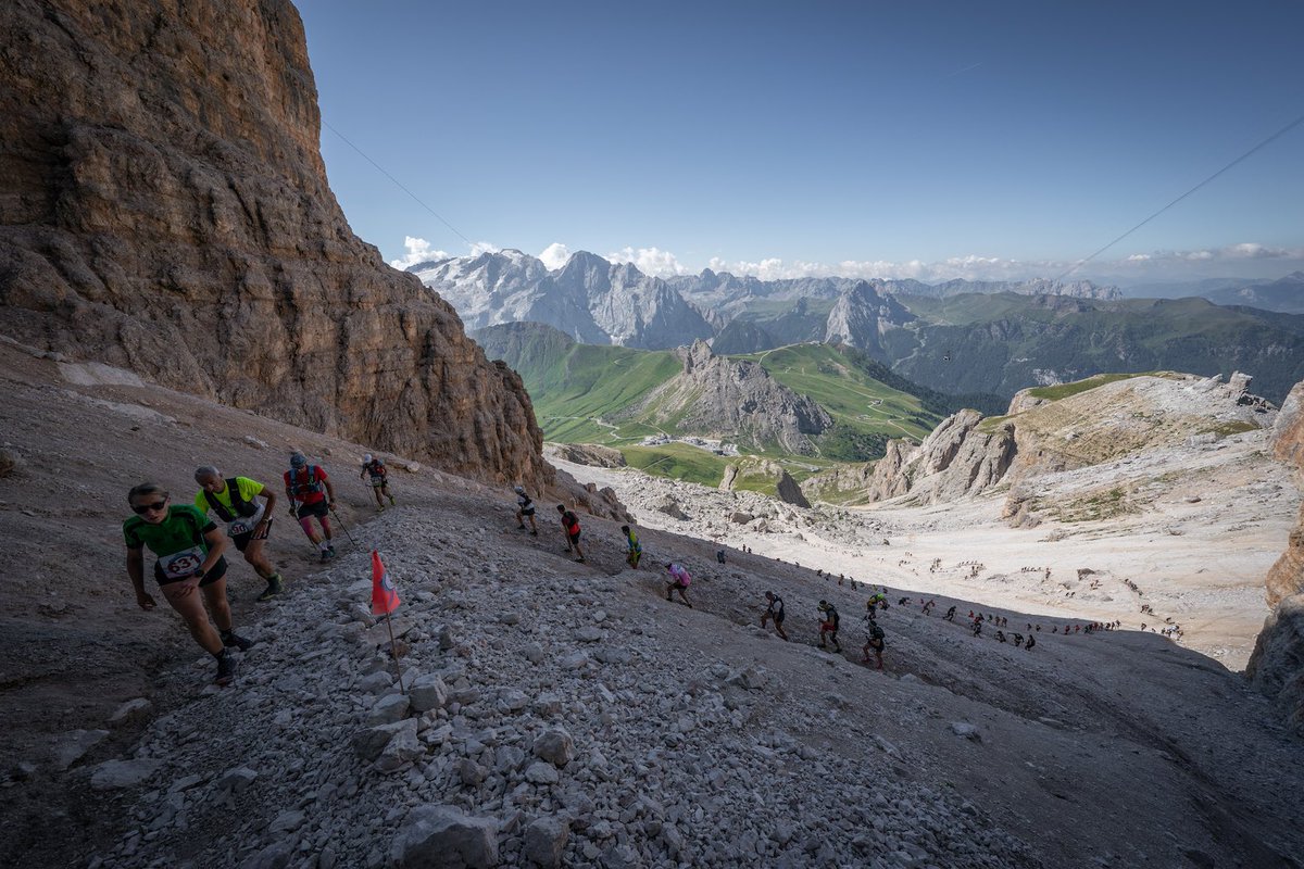 valdifassa's tweet photo. Sabato 15 luglio, la 25a edizione della DoloMyths Run Skyrace porterà 1100 concorrenti a sfidarsi sui 22km di gara 📍da Canazei ai 3152 m del Piz Boè, attraversando la forcella del Pordoi e rientrando a Canazei ⛰️
Una sfida epica tra le #Dolomiti! 🏃🏃‍♀️ #DoloMythsRun #valdifassa https://t.co/thQrmjEkHj