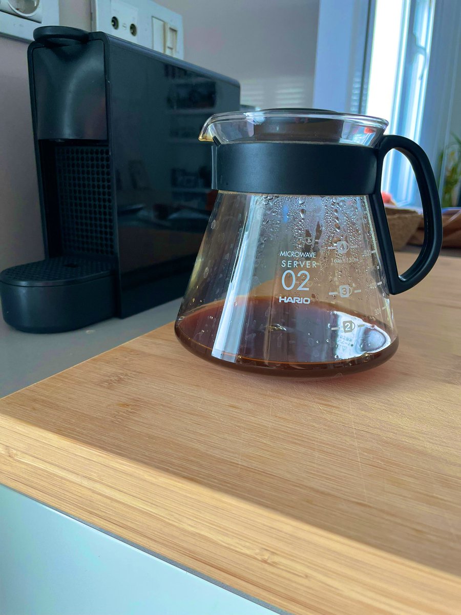 martasolet's tweet photo. Definició gràfica de l’amor: que et deixin fet cafè de filtre al matí quan se t’ha mort la cafetera de càpsules. https://t.co/MDBxKltQ5W