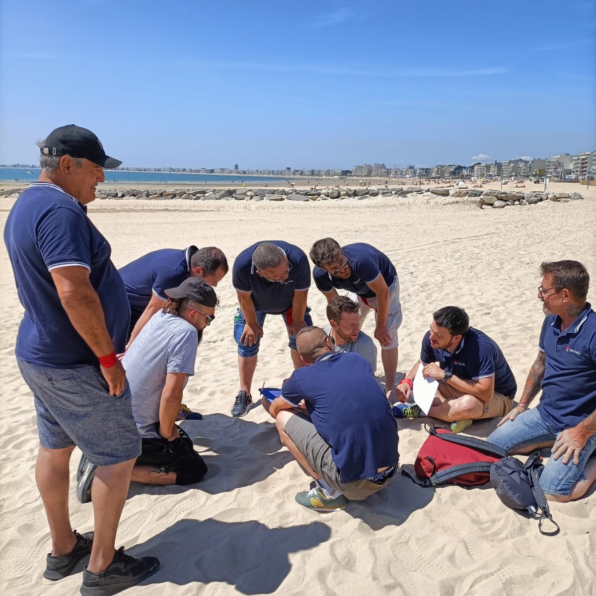 ventelis's tweet photo. #Séminaire #Ventelis 2023 💪🏼 Retour en images sur notre journée de #teambuilding : travail le matin, déjeuner à "La Petite Plage", #Olympiades FAST CHALLENGE l'après-midi. Félicitations aux Buses (🔴) et Vendeurs de Vent (🟡) 1ers ex-aequo ! Journée mémorable ! 🏆 #Cohésion https://t.co/ok5cOqDKnC